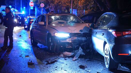 Mann rammt in Stuttgart sechs parkende Autos