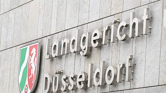 Duo wegen bundesweiter Serie von Raubüberfällen vor Gericht Duo wegen bundesweiter Serie von Raubüberfällen vor Gericht