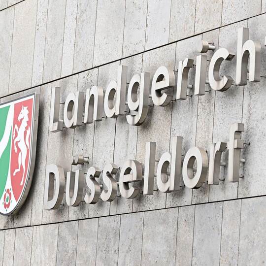 Duo wegen bundesweiter Serie von Raubüberfällen vor Gericht Duo wegen bundesweiter Serie von Raubüberfällen vor Gericht