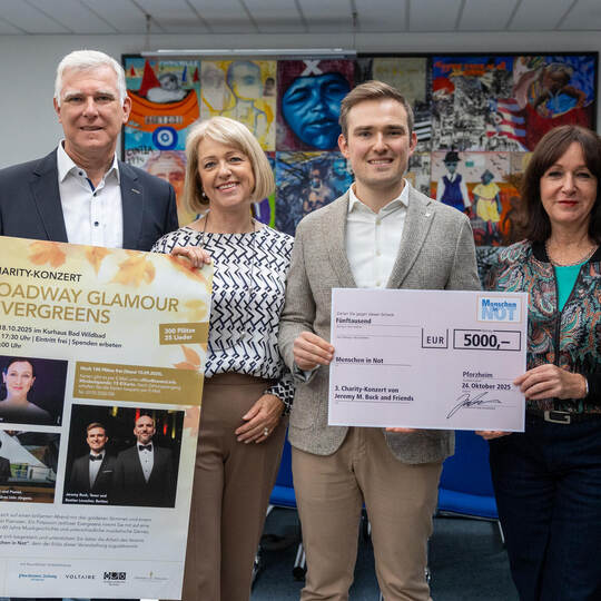 Spendenübergabe Buck Menschen in Not