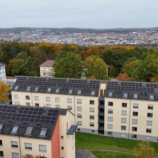 165 Solarmodule sind auf dem Studentenwohnheim Hagenschieß verbaut. Sie sollen eine Jahresleistung von 75.000 Kilowattstunden er