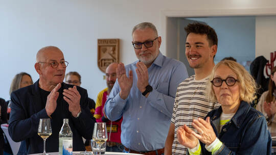 Weltmeister und stiller Genießer: Radsportler Moritz Augenstein (Zweiter von rechts) wurde gleich nach der Rückkehr aus Chile im