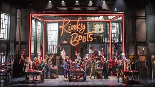 Musical "Kinky Boots" geht auf Deutschland-Tour Musical "Kinky Boots" geht auf Deutschland-Tour
