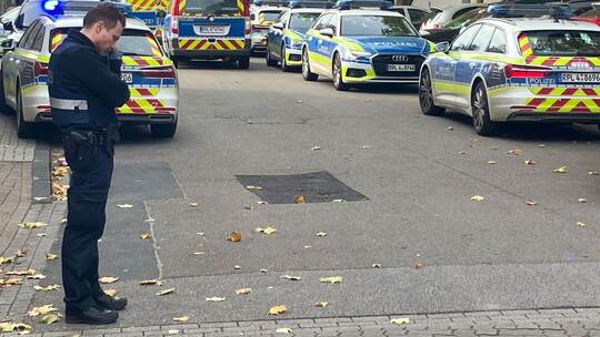 Großeinsatz an Ludwigshafener Schule nach Messeralarm Großeinsatz an Ludwigshafener Schule nach Messeralarm