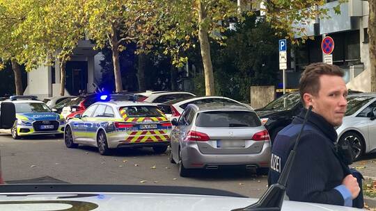 Großeinsatz an Ludwigshafener Schule nach Messeralarm Großeinsatz an Ludwigshafener Schule nach Messeralarm