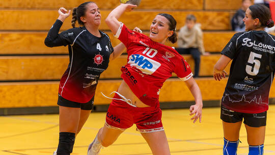 Die TG 88 mit Ajlina Becirovic (am Ball) peilt Sieg Nummer sieben an. Foto: Ralf Becker