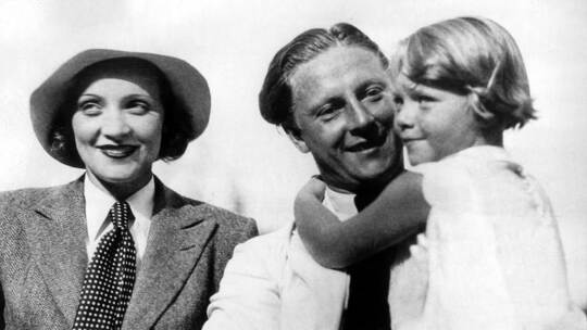 Marlene Dietrich, ihr Mann Rudolf Sieber und Tochter Maria Marlene Dietrich, ihr Mann Rudolf Sieber und Tochter Maria