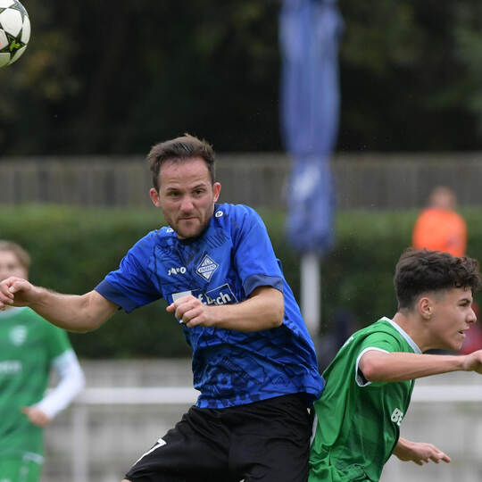 Der Höhenflug des FC Viktoria Enzberg mit Oliver Rolle (links) soll weitergehen. Foto: Ripberger