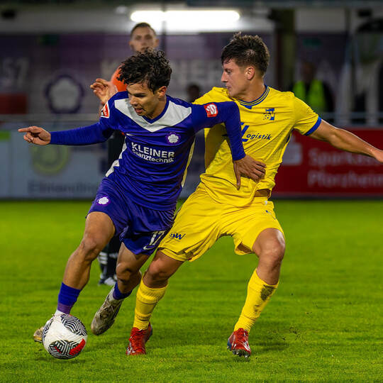 Den Schwung mitnehmen: Nöttingens Matej Mijic (links). Foto: Becker