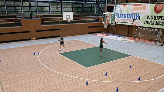 Seit dieser Saison ist in der DBBL ein Basketballfeld vorgeschrieben nur mit den für diesen Sport typischen Linien. Peter Hennri