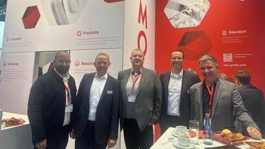 Vertreter der Firma Stocko Contact am IMO-Messestand (von links): Ugur Simsek, René Kühnemund (IMO), Christian Vollmer, Christia