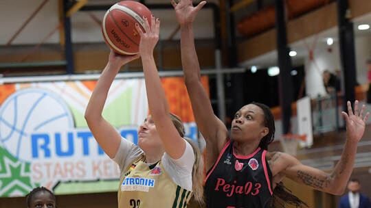 Nevena Rosic (links, im Duell mit Peja) war eine der Topscorerinnen Kelterns im Spiel in Vilnius. Michael Ripberger