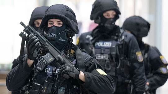 Polizeieinsatz im Nordwestzentrum in Frankfurt Polizeieinsatz im Nordwestzentrum in Frankfurt