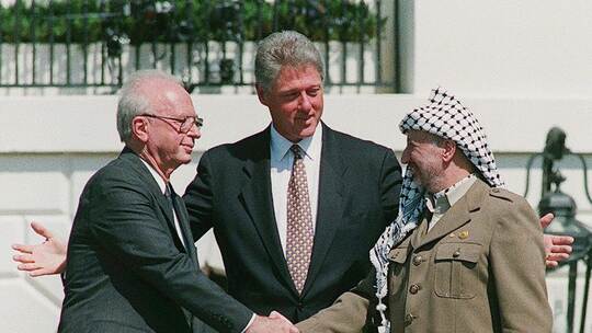 Historischer Handschlag zwischen Rabin und Arafat Historischer Handschlag zwischen Rabin und Arafat