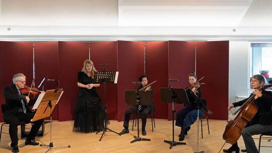 Martin Hahn (von links), Heidrun Maria Hahn (Sopran), Duru Seong, Clara Careen Thomas und Konstanze Bodamer gestalteten das 1. K