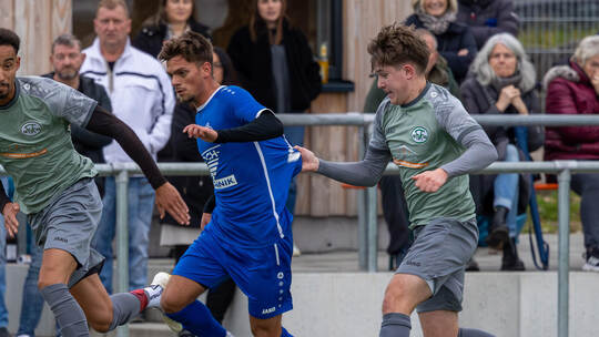 Traf am Sonntag dreimal für den FC Ersingen: Jonas Wittmann (links).