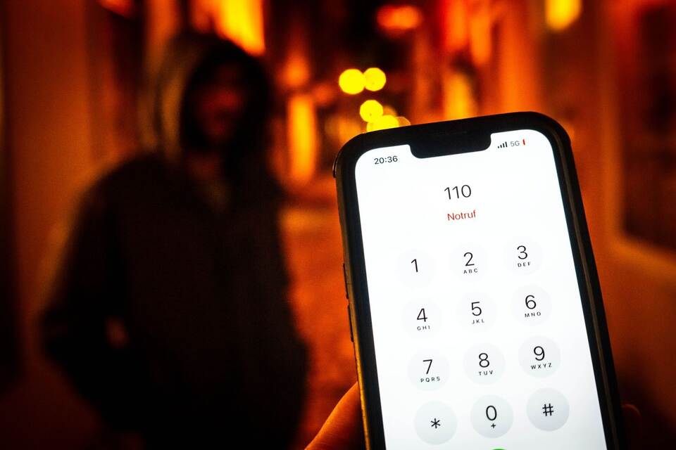 Wie sicher fühlen sich Frauen nachts auf dem Heimweg? Wie sicher fühlen sich Frauen nachts auf dem Heimweg?