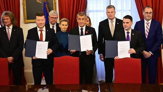 Rechtsbündnis in Tschechien unterschreibt Koalitionsvertrag