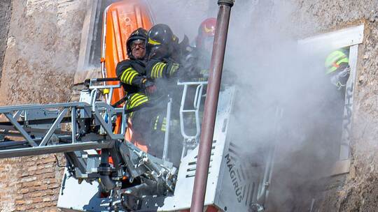 Mittelalterlicher Turm in Rom stürzt ein Mittelalterlicher Turm in Rom stürzt ein