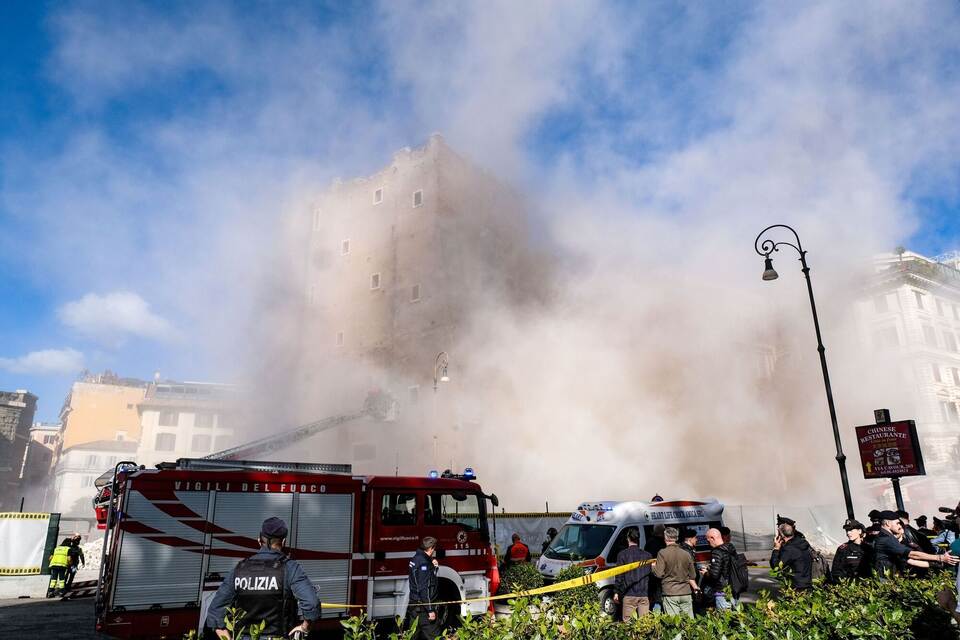 Mittelalterlicher Turm in Rom stürzt ein Mittelalterlicher Turm in Rom stürzt ein