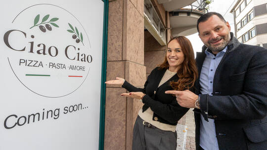 Freuen sich auf die Eröffnung des Restaurants „Ciao Ciao“ am Sedanplatz: Vlera Muriqi und Alldyz Korqaj alias „Buci“. Meyer Restaurant Ciao Ciao
