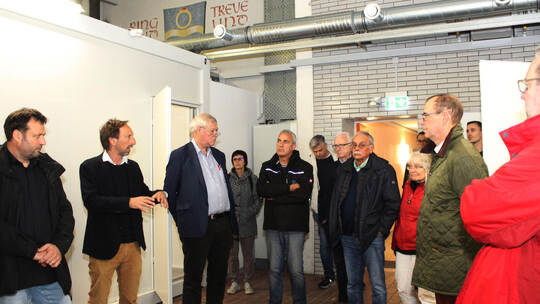 Ab Montag können rund 50 Geflüchtete in der Alten Mühlacker Feuerwache untergebracht werden. Das schaute sich der Gemeinderat am