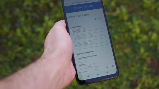 Auch auf dem Smartphone kann man den neuen Online-Katalog der Gemeindebücherei nutzen. Roller