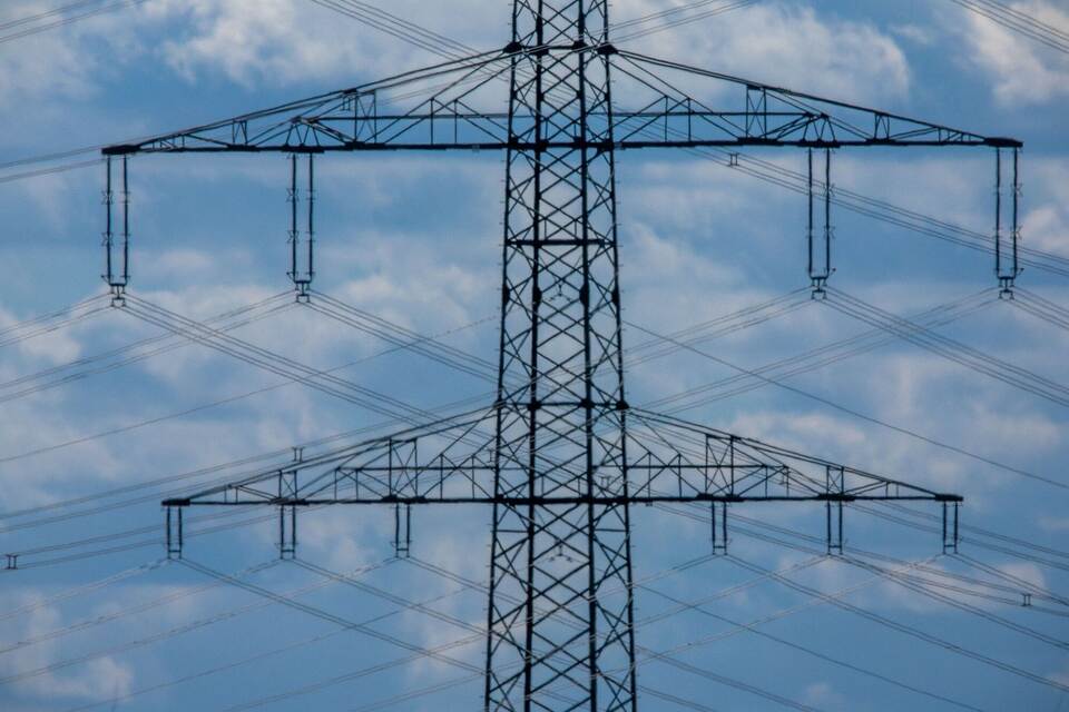 Stromleitungen für Energienetz