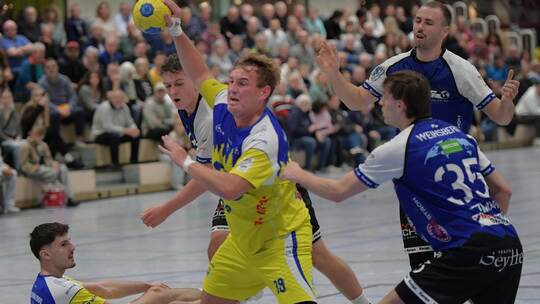 Befreiungsschlag: Gelingt dem HCN – hier am Ball Nils Pollmer – der ersehnte Auswärtssieg? Archivfoto: Michael Ripberger