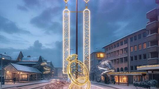 Zwei funkelnde Masten sollen im Advent die Zerrennerstraße schmücken. Sie gehören zur neuen Weihnachtsbeleuchtung der Stadt.