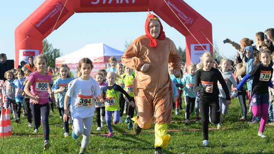 Immer dem Hahn hinterher: Die Kids wissen ganz gut, wo es in ihren Rennen langgeht.Michael Ripberger
