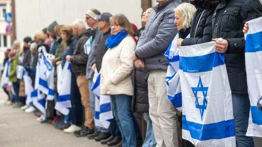 Menschenkette Jüdische Synagoge
