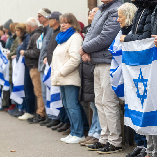 Menschenkette Jüdische Synagoge