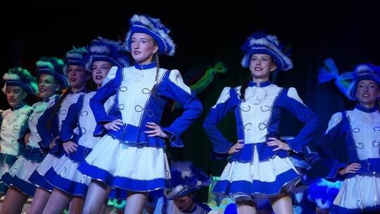 Beim Marsch der mittleren Prinzengarde dreht sich alles um Hits des kölnischen Karnevals.