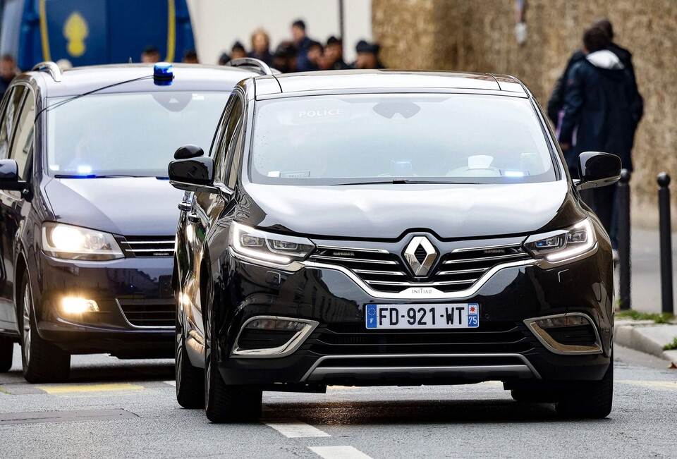Frankreichs Ex-Präsident Sarkozy kommt unter Auflagen frei Frankreichs Ex-Präsident Sarkozy kommt unter Auflagen frei