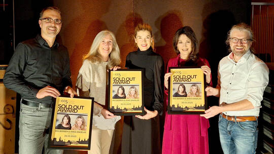 Freude über ein ausverkauftes Haus und den dafür vergebenen Preis: Osterfeld-Chef Paul Taube, Ilona Bauer vom CCP, Anke Engelke