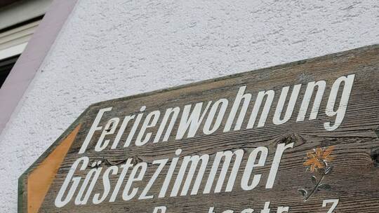 Hinweisschild "Ferienwohnung"
