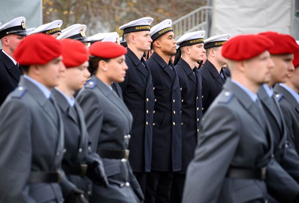 70. Jahrestag der Bundeswehr - Feierliches Gelöbnis