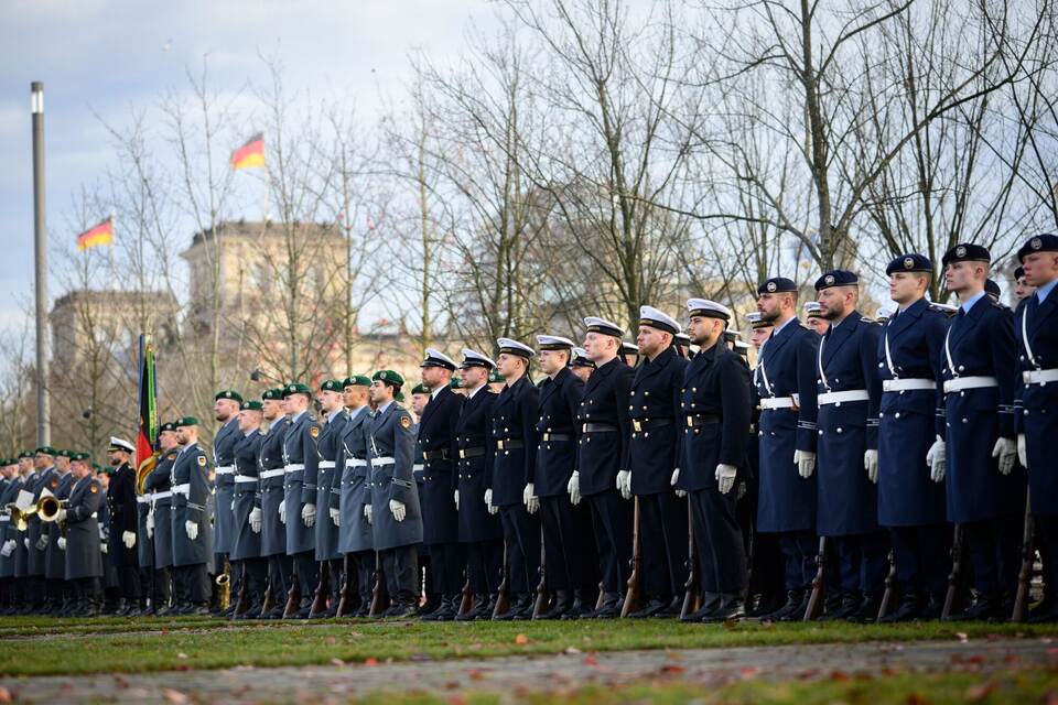 70. Jahrestag der Bundeswehr - Feierliches Gelöbnis