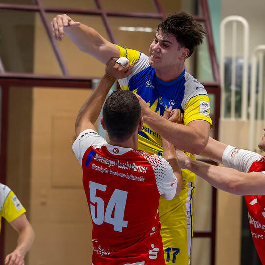 Vorangehen: Vincent Virzi (Mitte), der beim HC Neuenbürg immer mehr Verantwortung übernimmt, möchte mit seinem Team weiter punkt