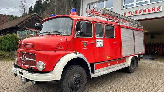 Nach über 50 Jahren steht das Löschfahrzeug noch immer im Dienst – und das mit der gleichen Verlässlichkeit wie am ersten Tag. G