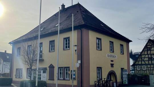 Es geht ums Geld: Auch die Gemeinde Karlsbad muss bei Gebühren und manchen Steuern kräftiger zulangen. Foto: Buchter