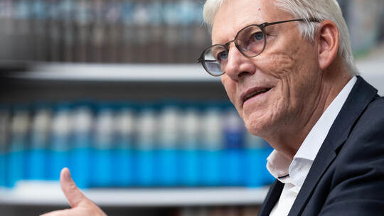 Ein Thema dominiert das Interview mit Landrat Riegger: Die finanziellen Belastungen der Kommunen und Landkreise. Interview Landrat Riegger Dritte Amtszeit