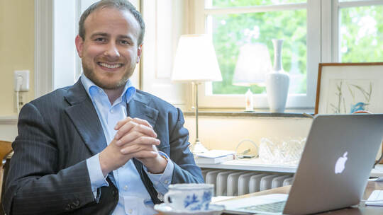 Rund um die von Jeff Klotz organisierten Reisen wächst der Ärger bei Kunden. Immer mehr von ihnen schließen sich einer Sammelkla Jeff Stephan Klotz von Eckartsberg