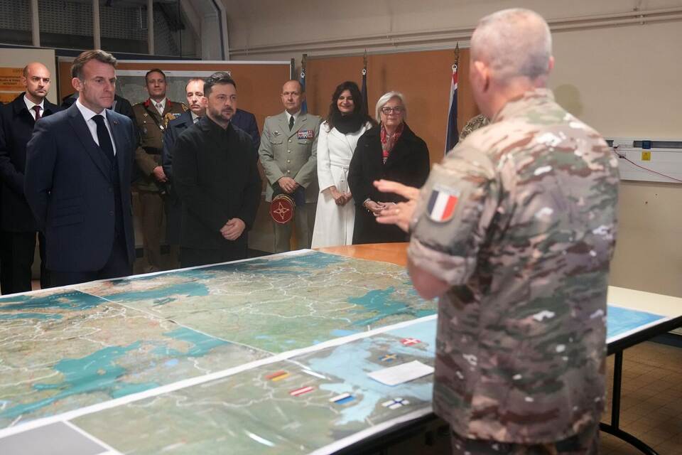 Ukraine-Krieg - Selenskyj in Paris