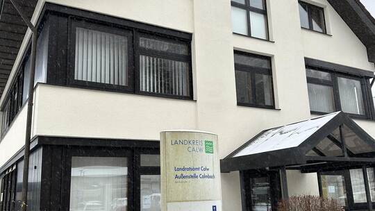 Verkauft werden soll die Kraftfahrzeug-Zulassungsstelle in Calmbach, die auch über eine Photovoltaik-Anlage verfügt. Bruno Knöll