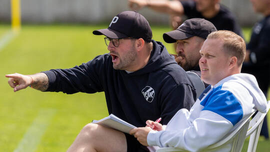 Klare Sache: Thomas Herbst (links) – Ex-CfR-Coach – vermisst notwendige, oberligareife Strukturen. Archivfoto: Ralf Becker