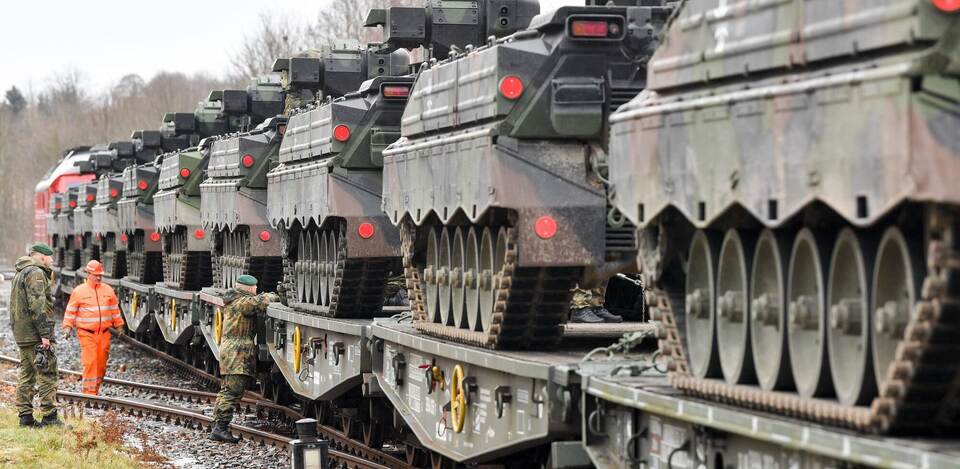 Bundeswehr verlädt Schützenpanzer für Litauen