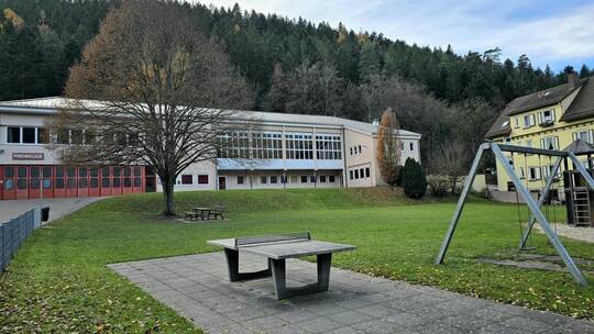 Karlsruher Unternehmen Feigenbutz prüft, ob für den bestehenden Standort des Feuerwehrgerätehauses ein An- und Umbau möglich ist