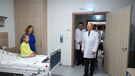 Putin besucht Nationales Medizinisches Forschungszentrum